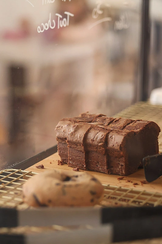 Un gâteau au chocolat